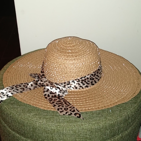 Hello Floppy Hat - Picture 3 of 3